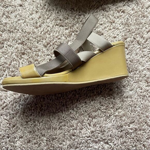 Aquatalia by Marvin K Tan Patent Strappy Wedge Sandals; SZ 8.5; Good Condition - Picture 11 of 16